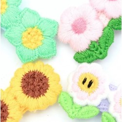 Embroidered Flower Hair Clip (8599) (6ct) rrp £1.59