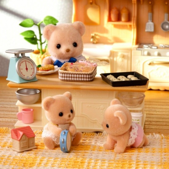 Biscuit Bear Family (SYL05851) RRP £26.99